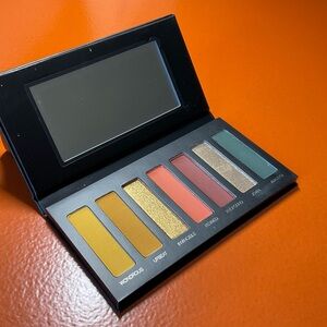 Younique Moodstruck Addiction eye shadow Palette 8 NEW